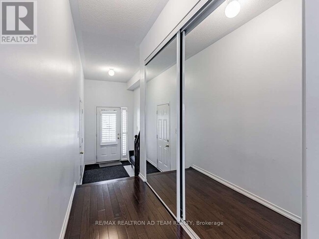 Building Photo - 437 Rossland Rd E