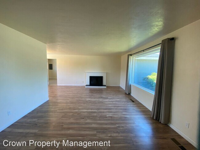 Building Photo - 3 br, 1 bath House - 2017 W. Grand Ronde Ave.