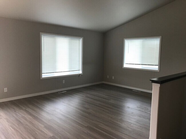 Building Photo - Horizon Shores 3 Bedroom House