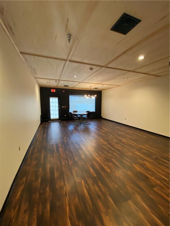 Building Photo - 510 E Main Rd