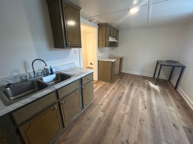 Building Photo - 416 N Wilson Ave