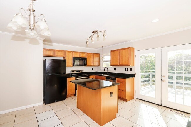 Foto del edificio - Lovely 3 Bedroom 2 Bathroom Home