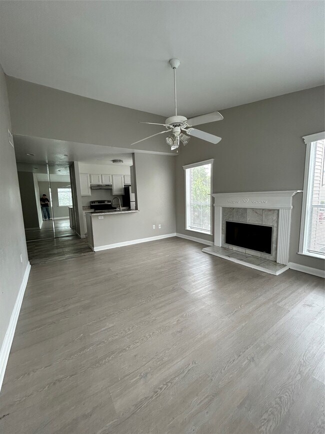 Foto del edificio - 3900 Woodchase Dr