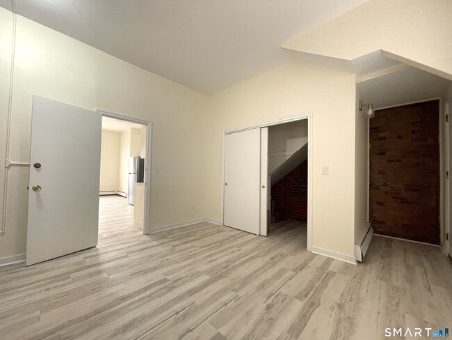 Building Photo - 32 Trumbull St