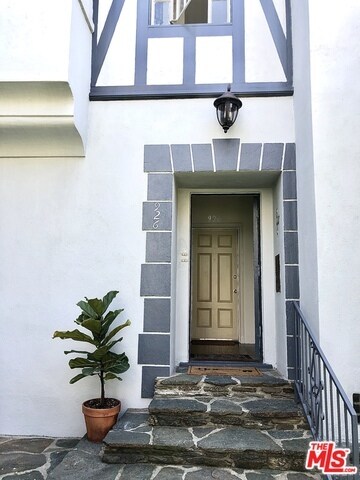 Building Photo - 926-9265 S Serrano Ave