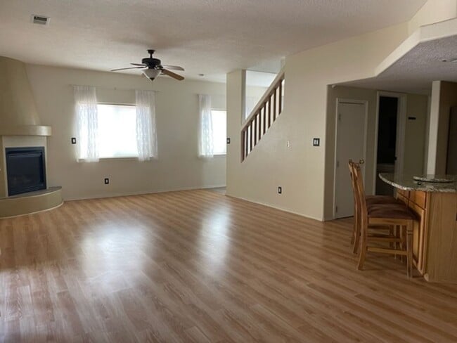 Building Photo - Great Home Near La Cueva