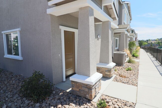 Building Photo - 5886 Grand Row Wy