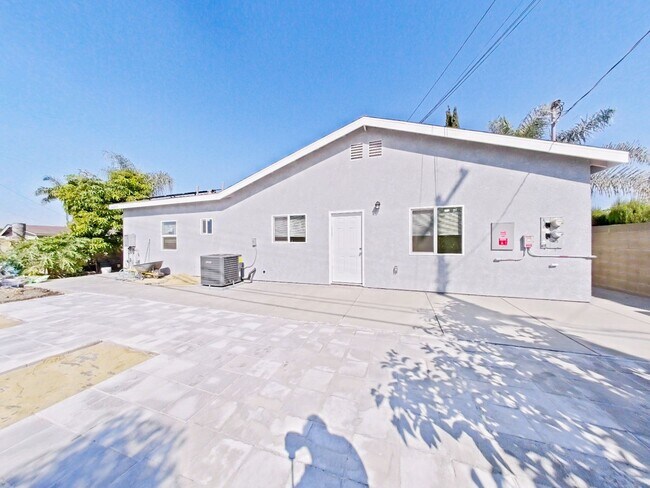 Foto del edificio - NEW CONSTRUCTION: Modern ADU with Private Entrance!