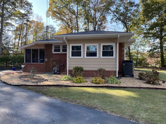 Side porch - 48 Hope Rd