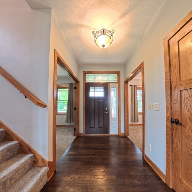 Building Photo - 11956 Castle Rock Ct N