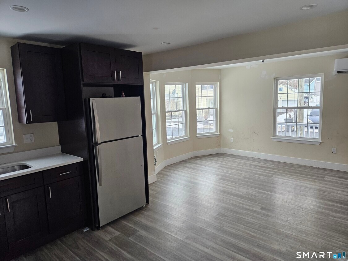 Building Photo - 11 Beebe St