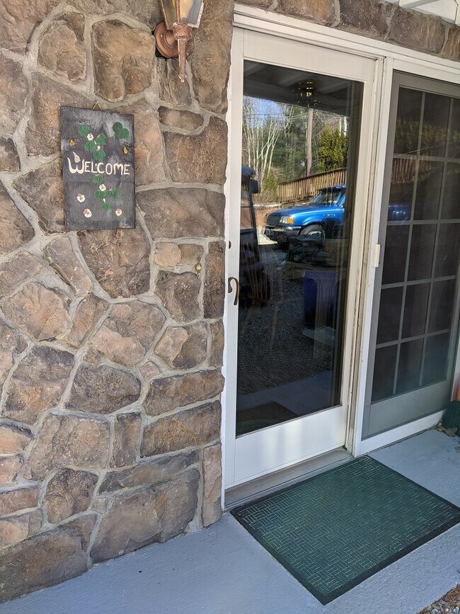 FRONT ENTRANCE - 286 Wakefield Rd