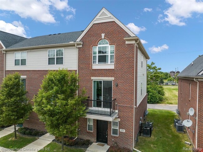 Building Photo - 275 E Palmer St