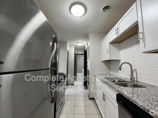 Building Photo - 938 N Wood St