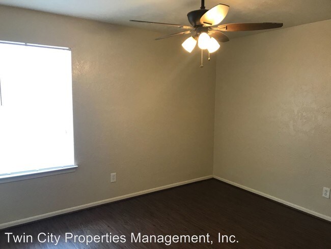 Building Photo - 418 University Oaks Blvd