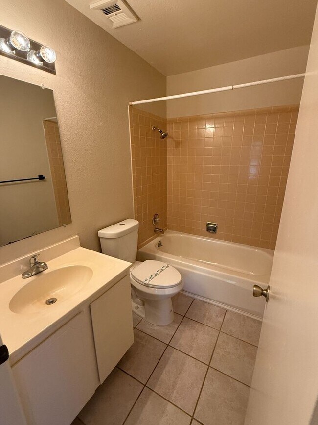 Building Photo - 14652 Yerba Buena Way