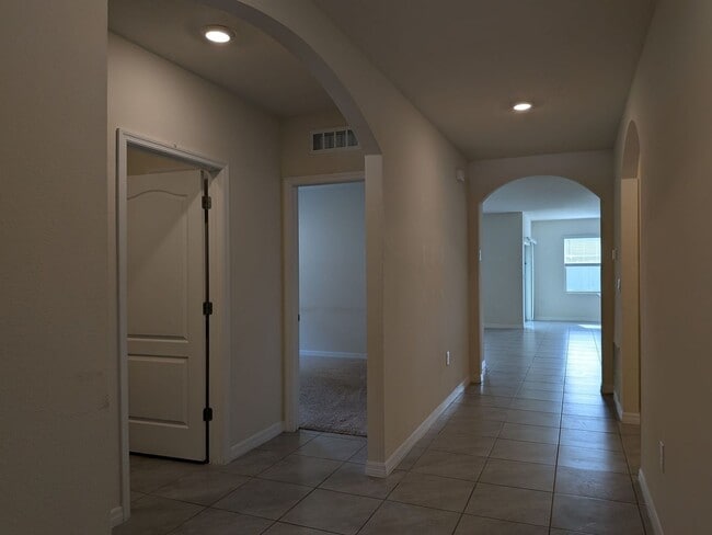 Building Photo - 3/2 House with Garage in Riverbend, Sanford