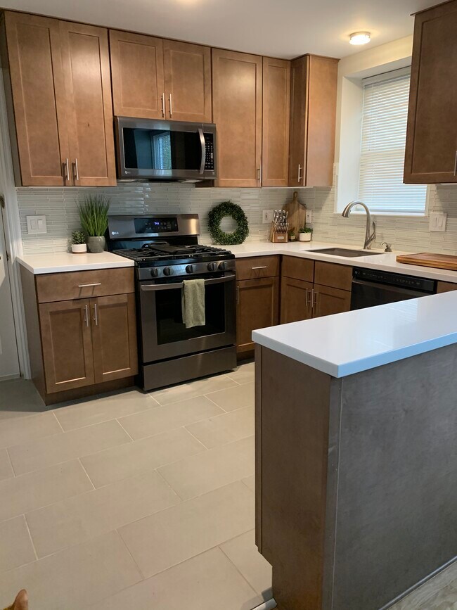 Kitchen - 7745 Kingsbury Blvd