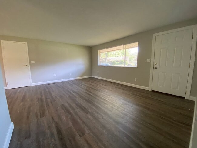 Building Photo - 4418 Primrose Ln