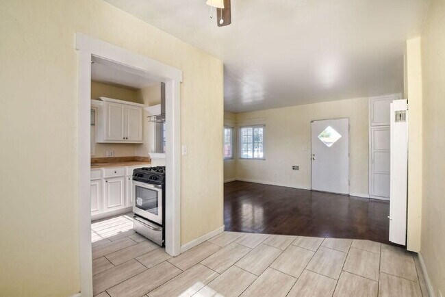 Building Photo - 3343 Chamoune Ave