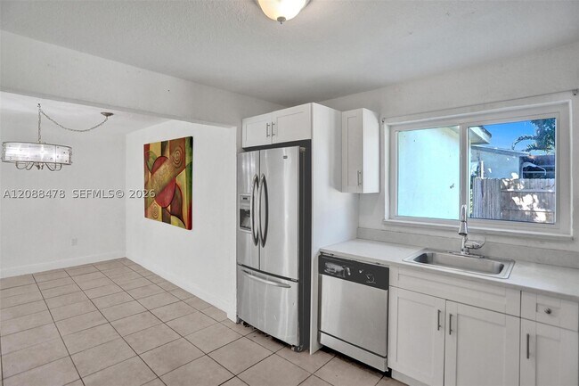 Building Photo - 1002 S 28th Ave