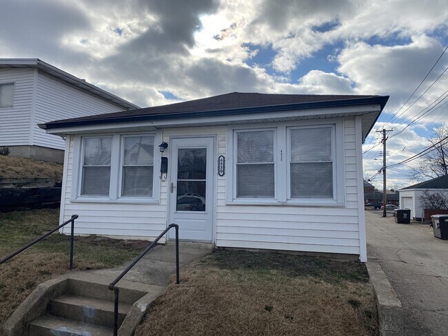 Building Photo - 6830 Lansdowne Ave