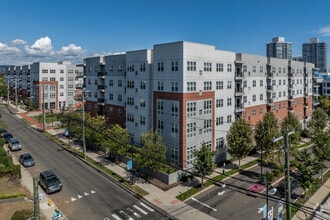 Building Photo - Harbor Landing