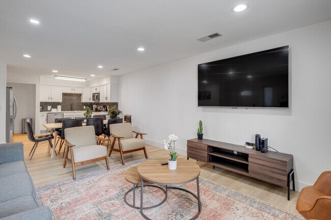 Foto del edificio - 5041 Thunder Rd