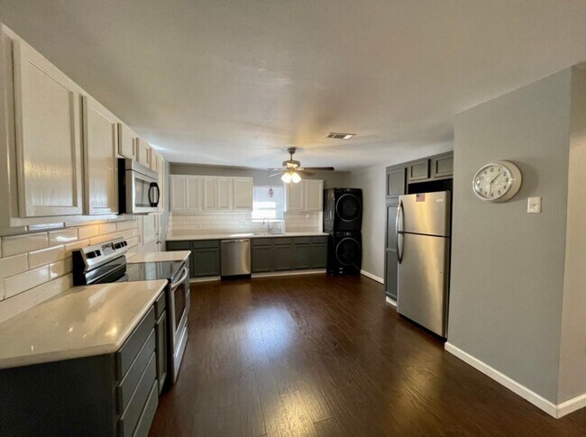 Foto del edificio - 2311 Ave G