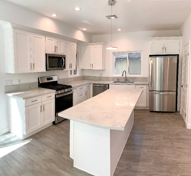 Building Photo - 2221 Glendon Ave