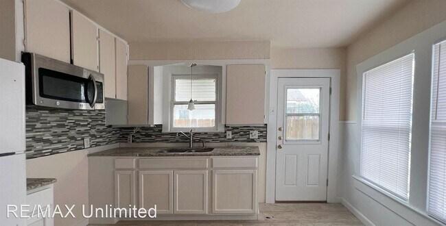 Building Photo - 3 br, 2 bath House - 338 E Gerald