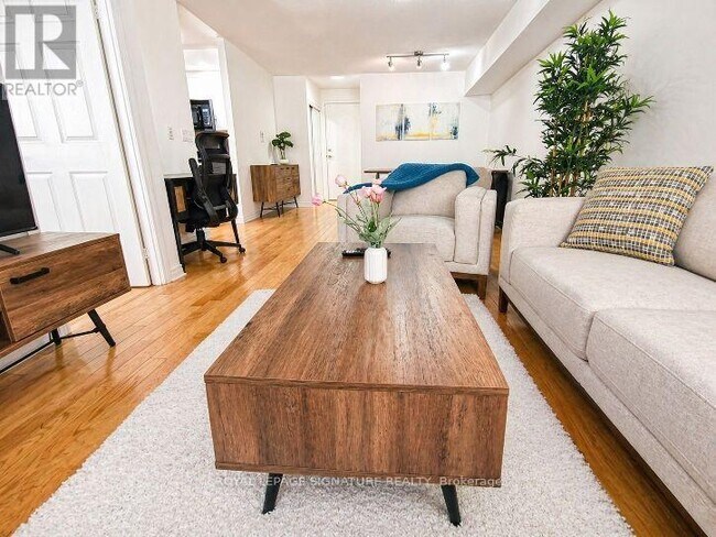 Photo du bâtiment - 270 Wellington St W