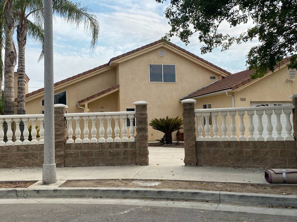 13248 Arminta St, North Hollywood, CA 91605 House Rental in North