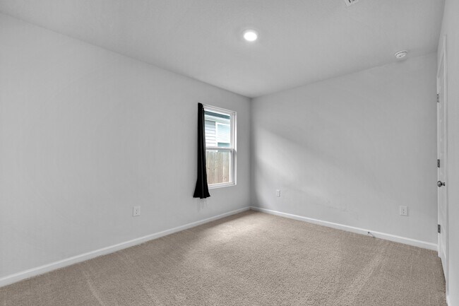 Building Photo - 5631 Guinevere Ln