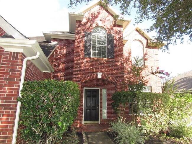 Building Photo - 3519 Englewood Dr