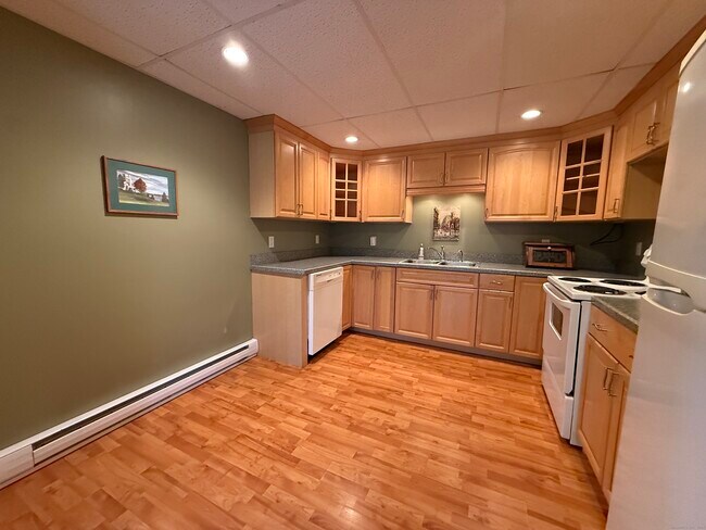 Foto del edificio - 36 Rock Brook Rd