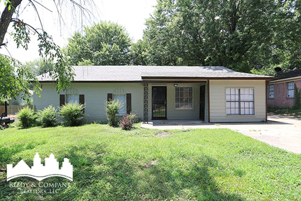 Photo - Welcome to 3095 Normandy Dr in Horn Lake, MS!