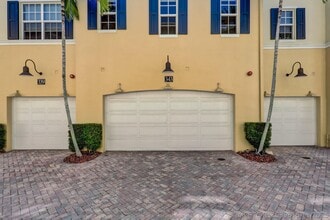 Building Photo - 343 Flamingo Dr
