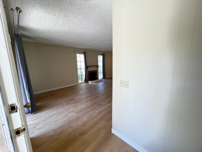 Building Photo - 28549 Conejo View Dr