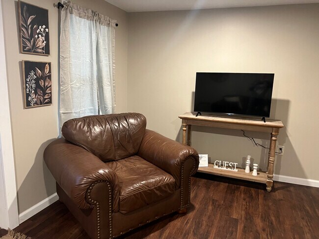 Foto del edificio - 76 Parkway Dr