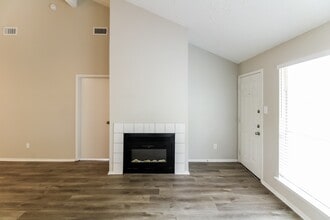 Building Photo - 3819 Old Post Rd