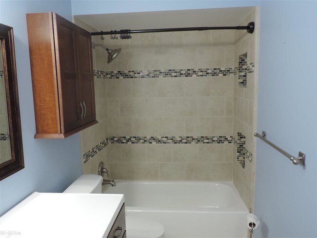 Building Photo - 30534 Oakridge Manor Dr