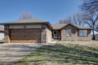 Building Photo - 100 Holly Ridge Rd