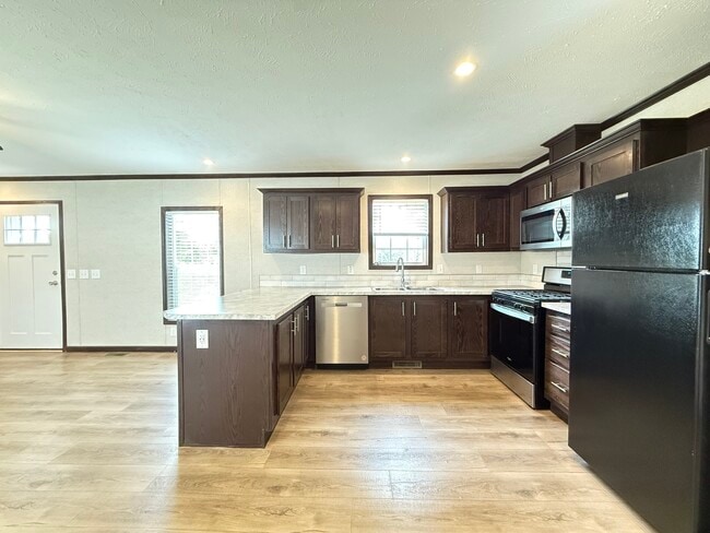Building Photo - 38110 Versailles St