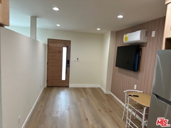 Building Photo - 5071 EDGEWOOD Pl