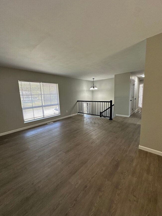 Building Photo - Four Bedroom Single Family Home
