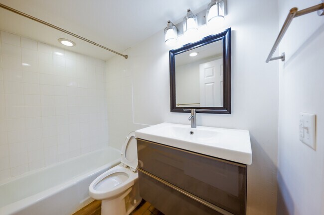 Building Photo - 4624 Cedar Lake Road S #2