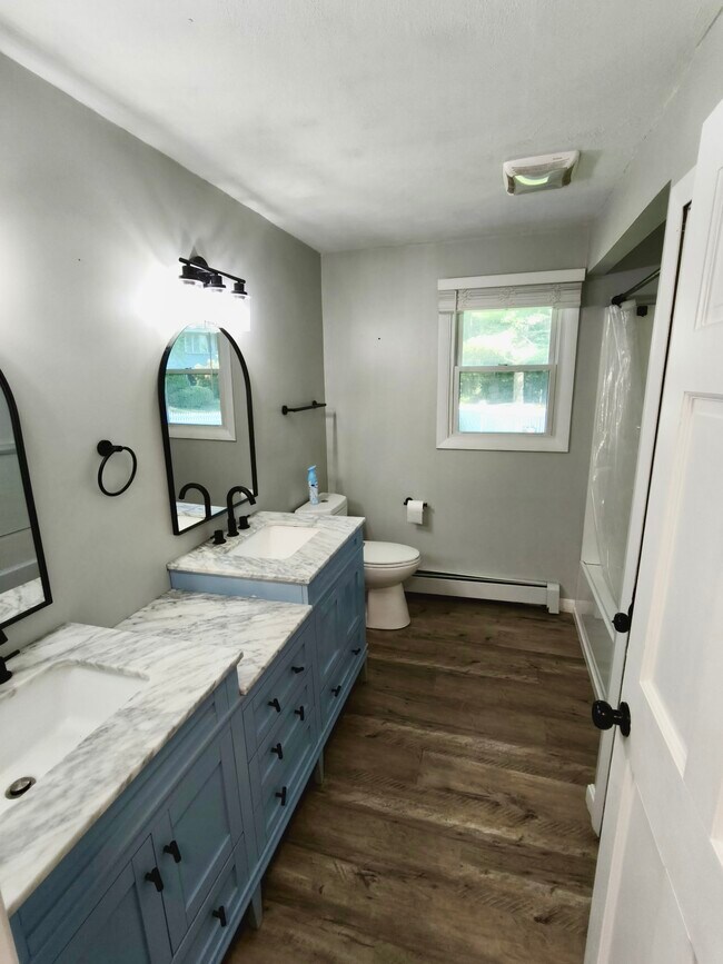 Baño completo - 28 S Spencer Rd