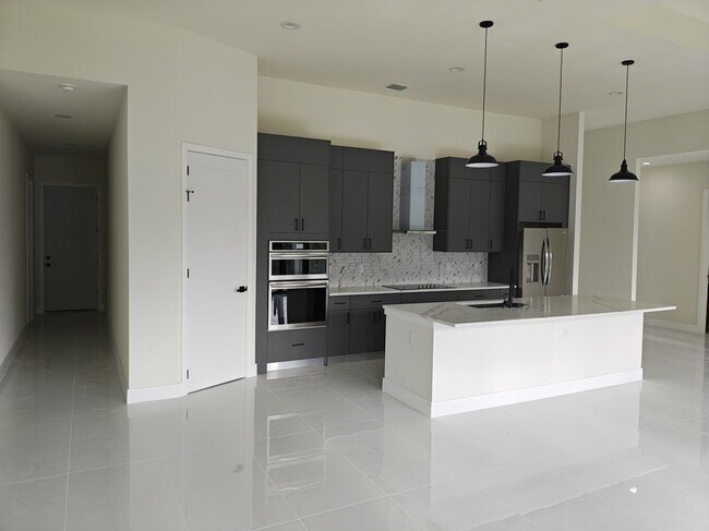 Building Photo - 267 Santa Marta St