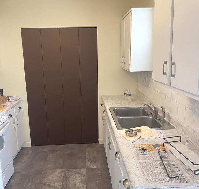 Foto del edificio - 423 Grand Blvd